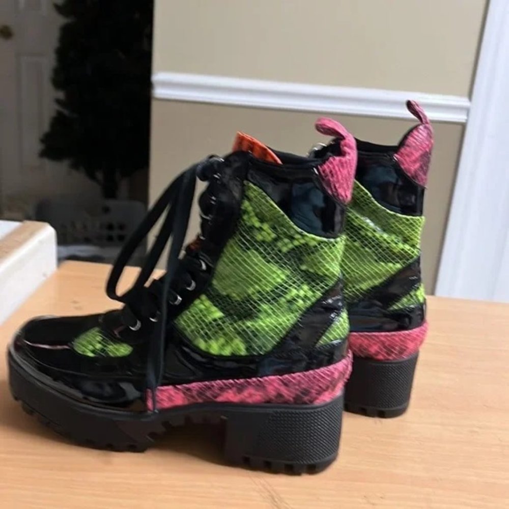 Cape Robbin Queenpin Neon Black Snake Print Boots Size 7 - Picture 7 of 7